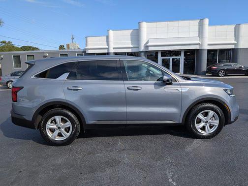 Everlasting Silver 2023 Kia Sorento LX