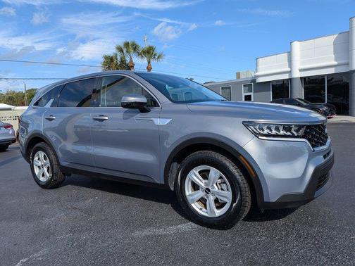 Everlasting Silver 2023 Kia Sorento LX