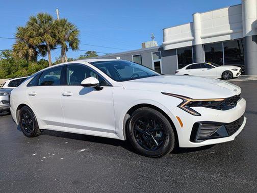 Snow White Pearl 2025 Kia K5 LXS