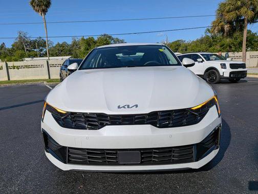 Snow White Pearl 2025 Kia K5 LXS