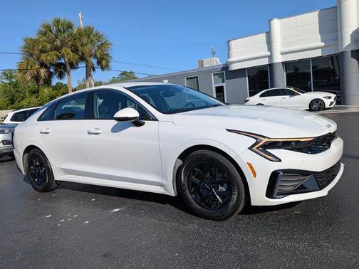 Snow White Pearl 2025 Kia K5 LXS