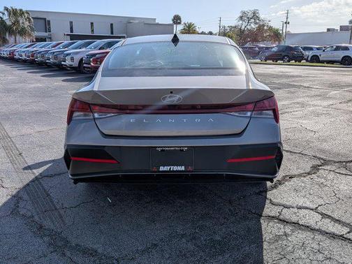 2025 Hyundai ELANTRA SEL