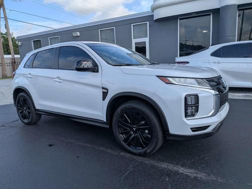 Mercury Gray Metallic 2026 Mitsubishi Outlander Sport 2.0 LE