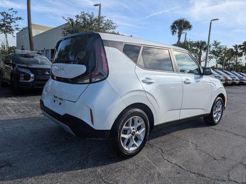 Snow White Pearl 2025 Kia Soul LX