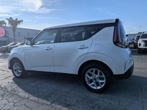 Snow White Pearl 2025 Kia Soul LX