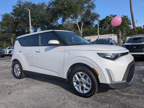 Snow White Pearl 2025 Kia Soul LX