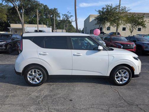 Snow White Pearl 2025 Kia Soul LX