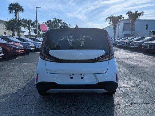Snow White Pearl 2025 Kia Soul LX