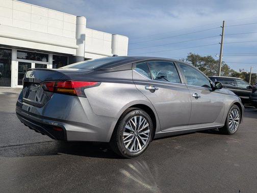 2025 Nissan Altima SV FWD