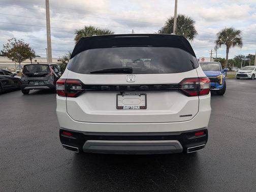2025 Honda Pilot Touring 8-Passenger