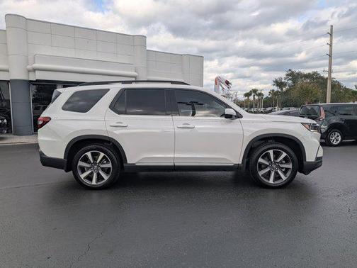 2025 Honda Pilot Touring 8-Passenger