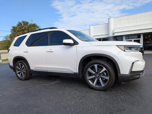 2025 Honda Pilot Touring 8-Passenger