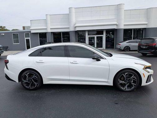 Snow White Pearl 2025 Kia K5 GT-Line