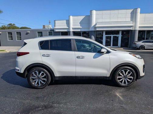 Snow White Pearl 2017 Kia Sportage EX