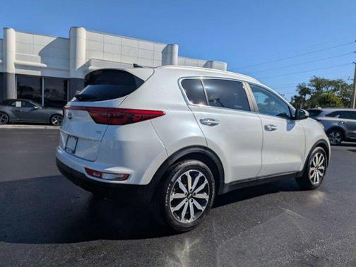 Snow White Pearl 2017 Kia Sportage EX