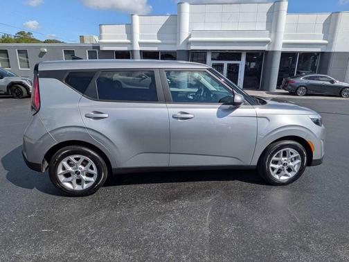 Gray 2025 Kia Soul LX