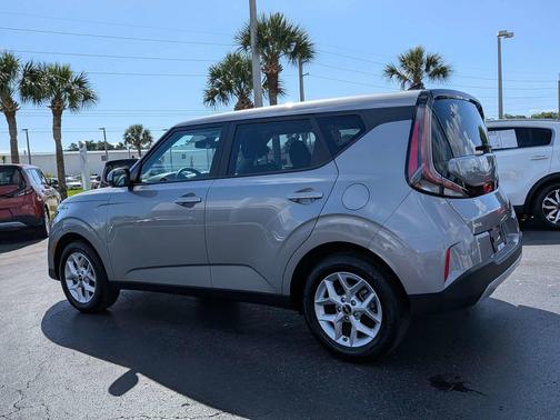 Gray 2025 Kia Soul LX