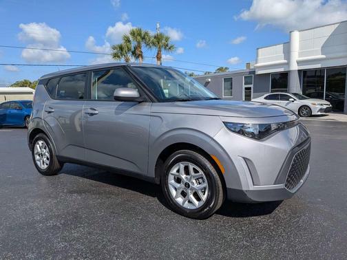 Gray 2025 Kia Soul LX