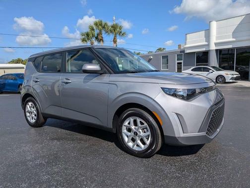 Gray 2025 Kia Soul LX