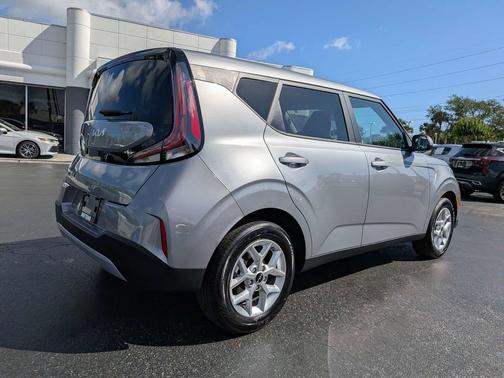 Gray 2025 Kia Soul LX