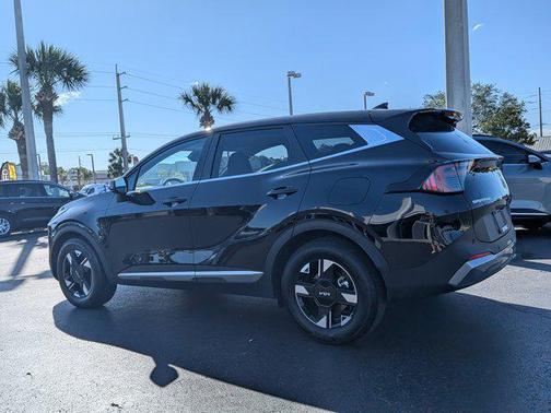Ebony Black 2026 Kia Sportage LX
