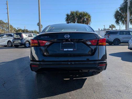 2025 Nissan Altima SV FWD