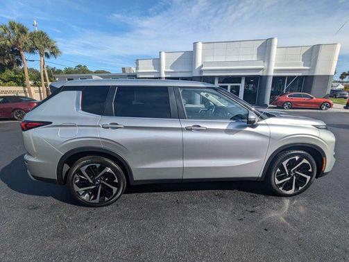 2023 Mitsubishi Outlander SE Special Edition 2WD