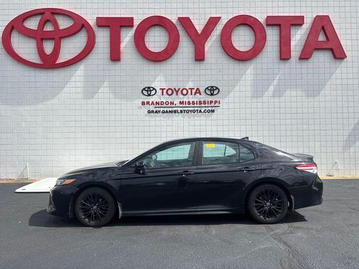 Midnight Black Metallic 2020 Toyota Camry SE