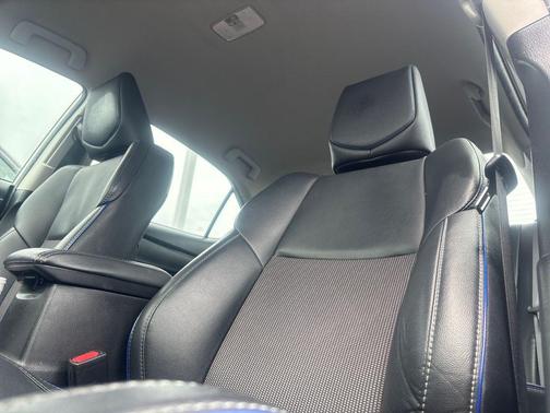 Classic Silver Metallic 2017 Toyota Corolla SE