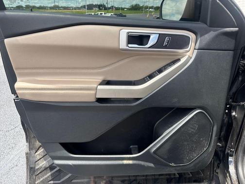 Black Metallic 2021 Ford Explorer XLT