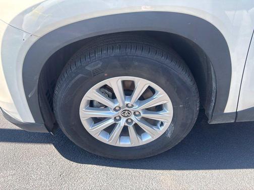 Coastal Cream 2024 Toyota Grand Highlander XLE
