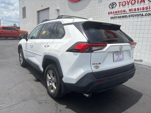 Ice 2023 Toyota RAV4 XLE