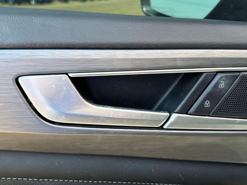 2024 Volkswagen Atlas Cross Sport 2.0T SE w/Technology 4MOTION