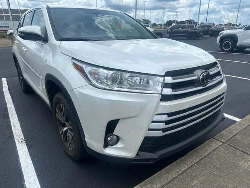 Blizzard Pearl 2019 Toyota Highlander LE Plus