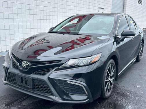 Midnight Black Metallic 2022 Toyota Camry SE