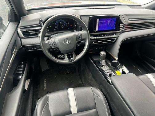 Heavy Metal/Black 2025 Toyota Camry SE