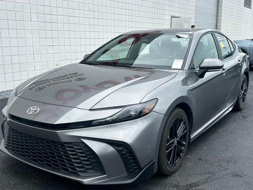 Heavy Metal/Black 2025 Toyota Camry SE