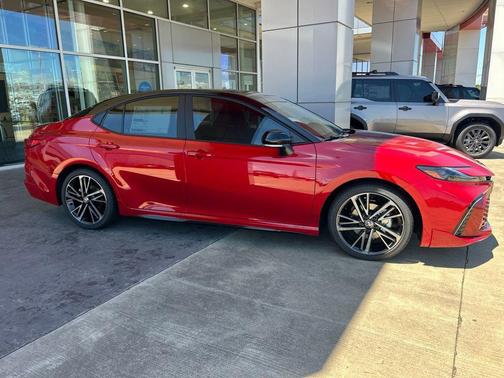 Supersonic Red w/Midnight Black Metallic Roof 2026 Toyota Camry XSE