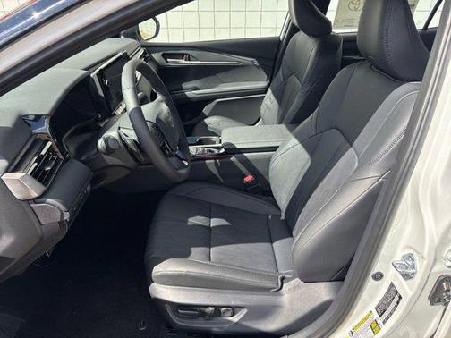 Wind Chill Pearl w/Midnight Black Metallic Roof 2026 Toyota Camry XSE