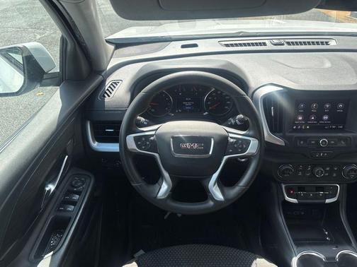 Summit White 2022 GMC Terrain SLE