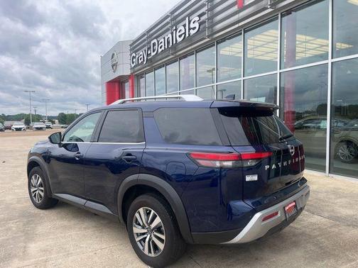 Deep Ocean Blue Pearl 2025 Nissan Pathfinder SL FWD