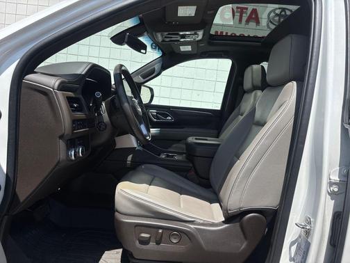 White Frost Tricoat 2022 GMC Yukon XL SLT