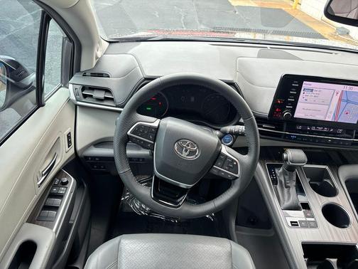 Predawn Gray Mica 2022 Toyota Sienna Limited