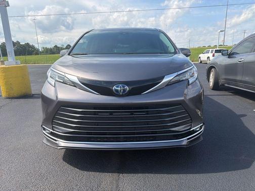 Predawn Gray Mica 2022 Toyota Sienna Limited