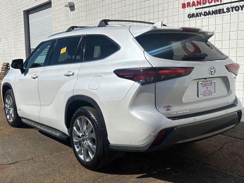 2025 Toyota Highlander Hybrid Limited