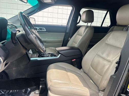 White Platinum Metallic Tri-Coat 2015 Ford Explorer XLT