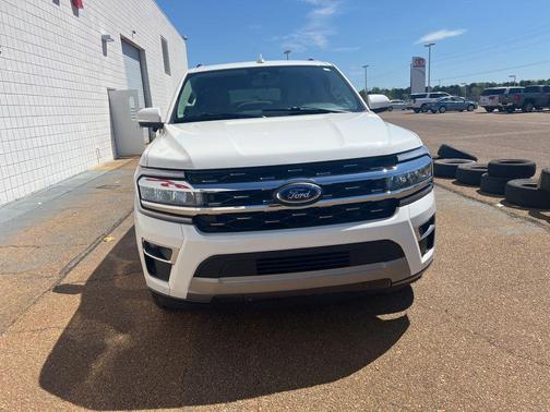 Star White Metallic Tri-Coat 2022 Ford Expedition Limited