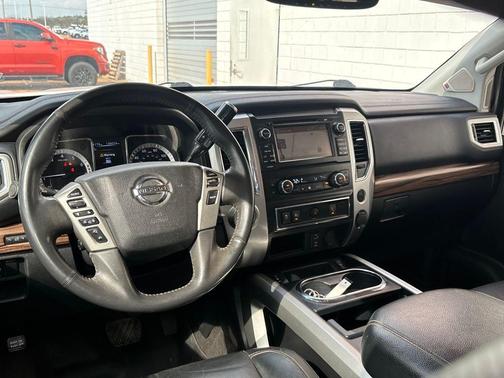 2018 Nissan Titan SL