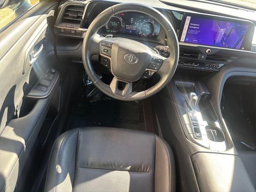 2023 Toyota Crown Platinum