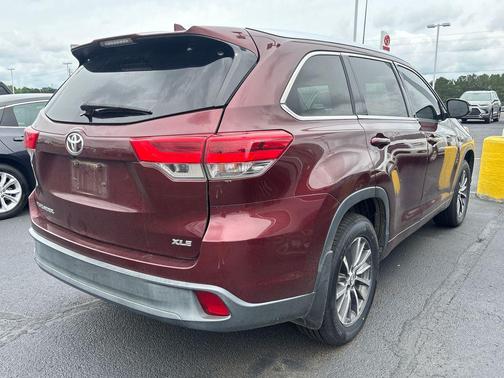 Ooh La La Rouge Mica 2017 Toyota Highlander XLE